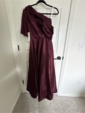 One-Shoulder Burgundy Satin Evening Dress new with tags wear your love midi